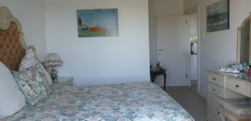 IMMACULATE 2 BEDROOM FREESTANDING HOUSE WITH SEA VIEWS.
