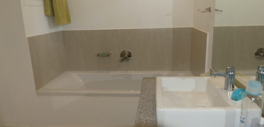 IMMACULATE 2 BEDROOM FREESTANDING HOUSE WITH SEA VIEWS.