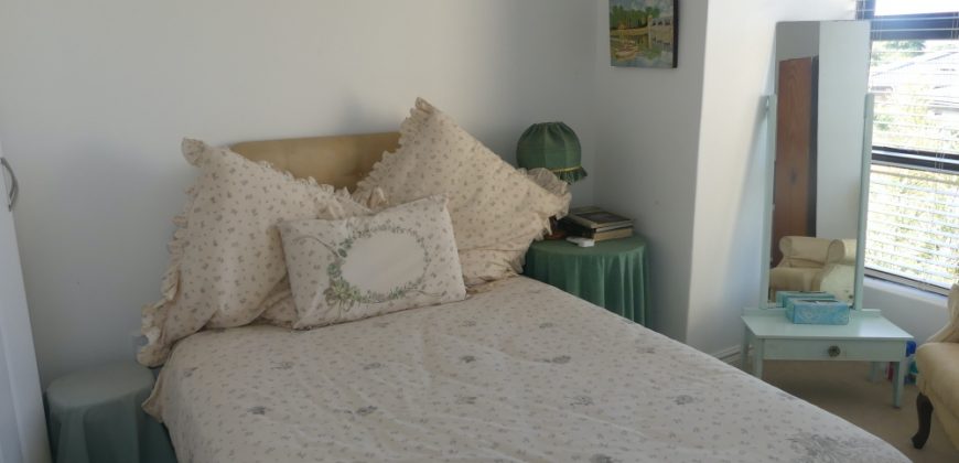 IMMACULATE 2 BEDROOM FREESTANDING HOUSE WITH SEA VIEWS.